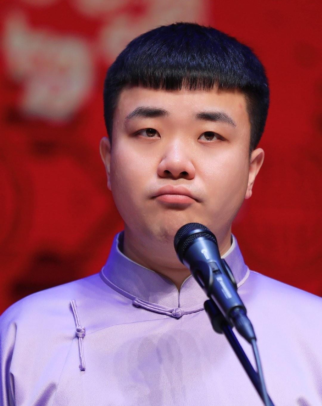 1 / 18 德云社的"捧哏巨匠",德云内部演员都想买票听你的相声!