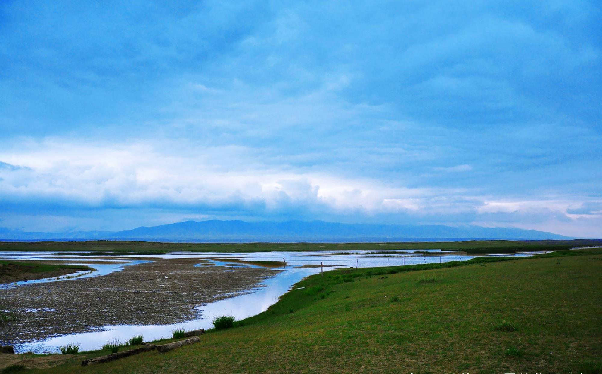 青海独一无二的倒淌河河水逆着流不但奇特颜值还高