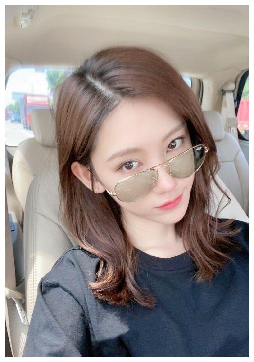 李沐宸甜美俏皮自拍