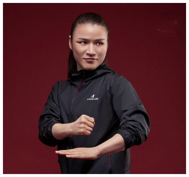 张伟丽迎来重磅喜事!代言男装致敬李小龙:武术哲学支撑我赢比赛