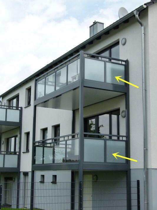 国外在外墙搭钢架阳台,想要几层都有,要是物业不管我也要搭一个