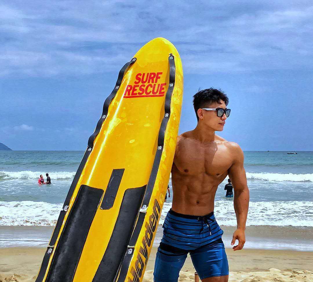 筋肉型男陆上 海上的运动皆拿手 雕琢的肌肉和线条真有质感 筋肉型男陆上 海上的运动皆拿手 雕琢的肌肉和线条真有质感