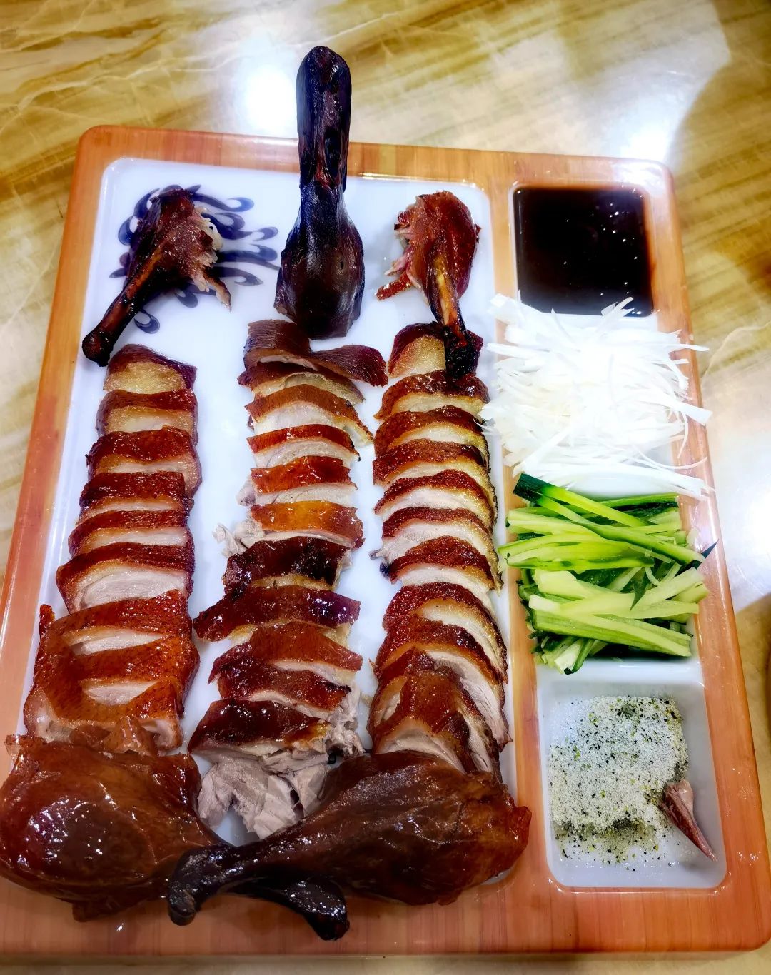 图 | 老鸭饭店宜良烤鸭在傣语中,称"酱"为"喃咪",其喃咪风味之多是有