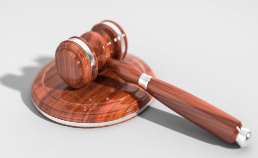 孩子在校玩耍造成同学受伤要赔偿吗，如何规定的？休闲区蓝鸢梦想 - Www.slyday.coM