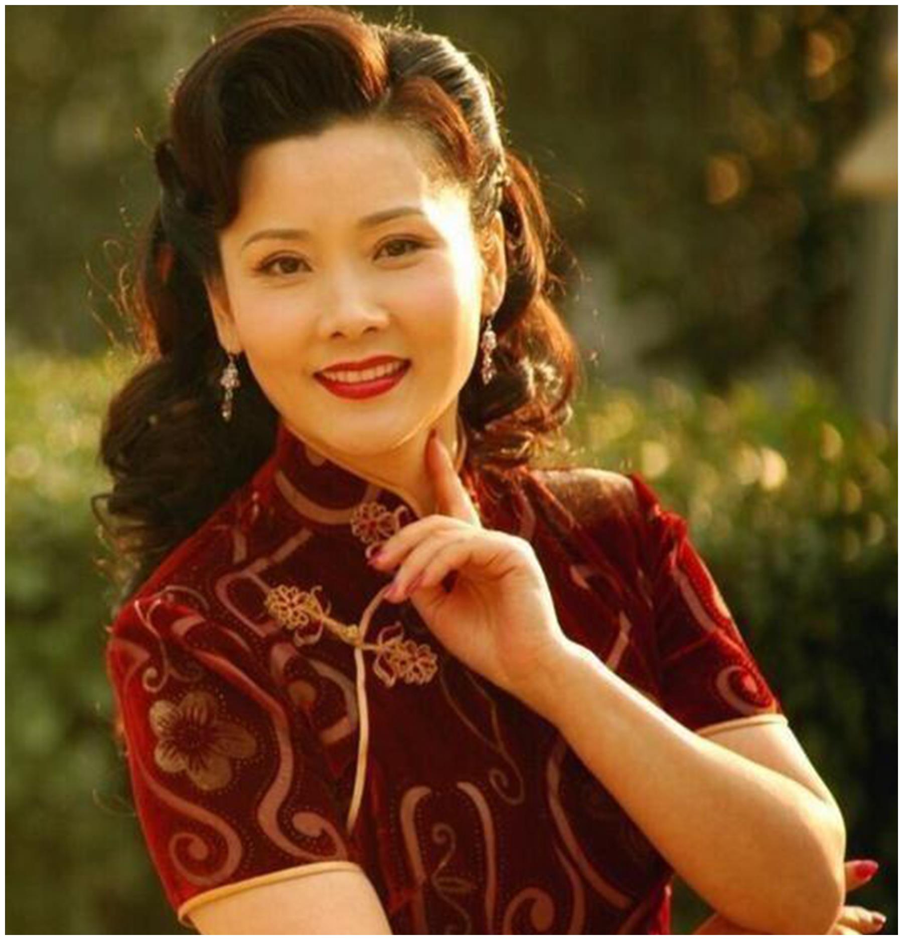 姨太何赛飞魅力有多大长相太美无人敢追父亲因她终身不娶