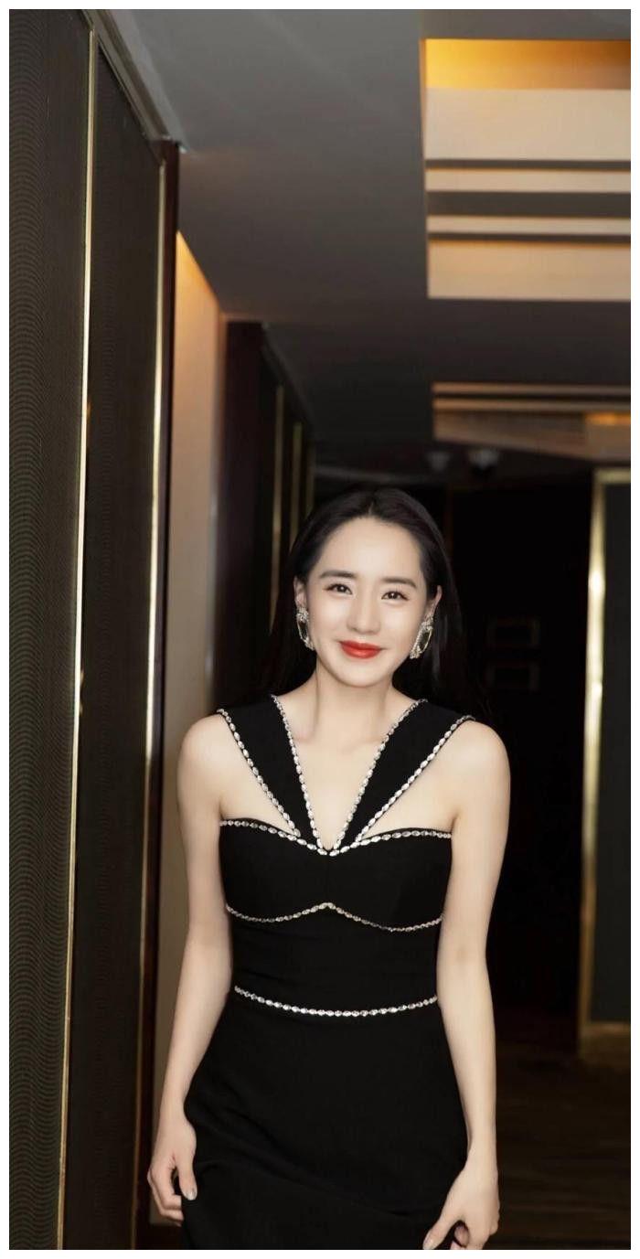 王智有颜值有身材的她为什么就是捧不红