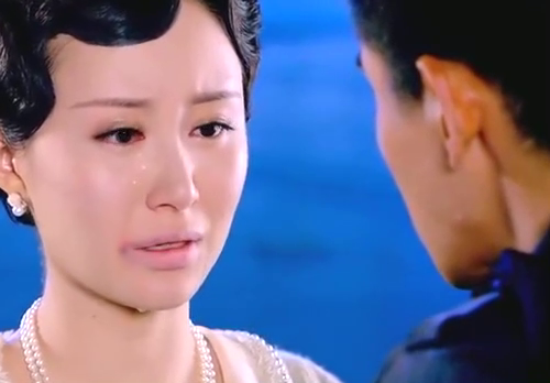 烽火佳人:为帮助霆琛逃离上海,毓婉相赠翡翠屏风,送别挚爱