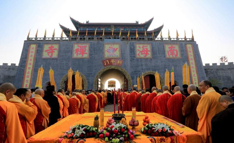 河南有座最大的寺庙就是南海禅寺来领略下它独有的壮观