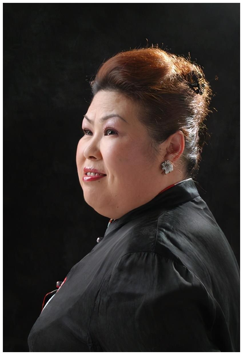 富婆专业户董立范,赵本山张艺谋的御用配角,却在戏外被骗钱骗色