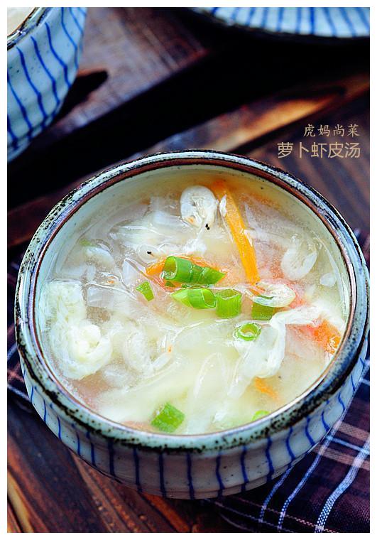 萝卜虾皮汤 宅家多喝白萝卜汤,健胃消食又顺气 炒香的虾皮,再加一勺