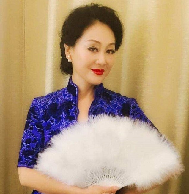 57岁的她是一位好母亲,早年因戏爆红,却因此遭遇人生磨难