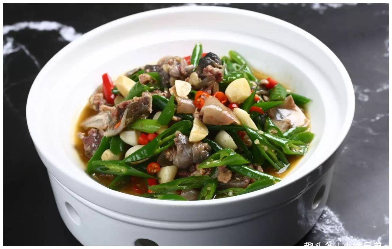 大厨教你青椒爆水鱼农村土做法原汁原味收藏好了