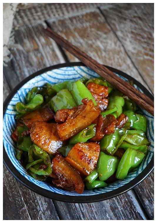 快手家常菜青椒炒肉,三下两下就出锅,香辣过瘾开胃消食,特下饭__财经