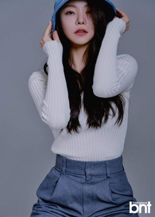 韩国女艺人李宥珍最新杂志写真曝光