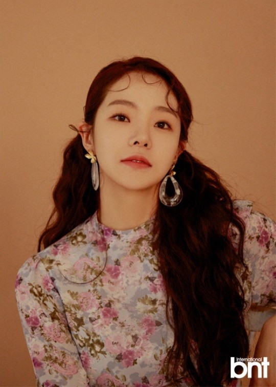 韩国女艺人李宥珍最新杂志写真曝光