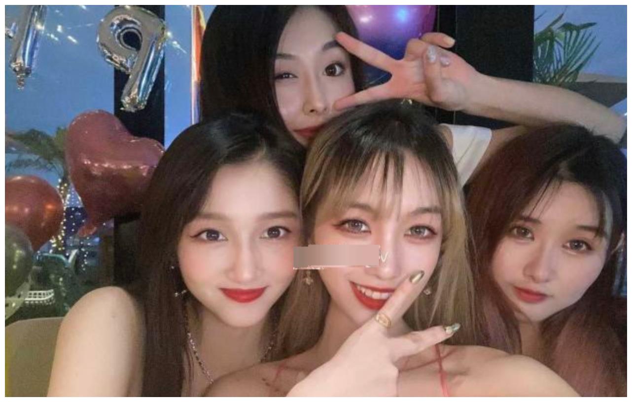关晓彤与姐妹蹦迪庆生,稳居c位的却是粉衣女孩,不出道可惜了!