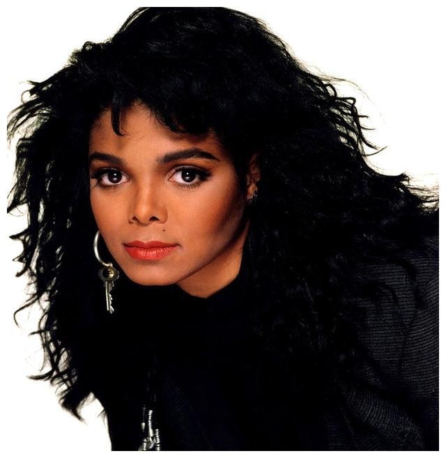 超级碗时衣服被扯掉看光光,得不到同情反而要罚款道歉?