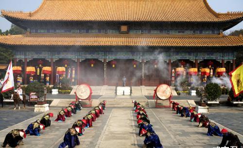 古代三品官上朝等于被罚站,后宫真敢春宵苦短不早朝吗?