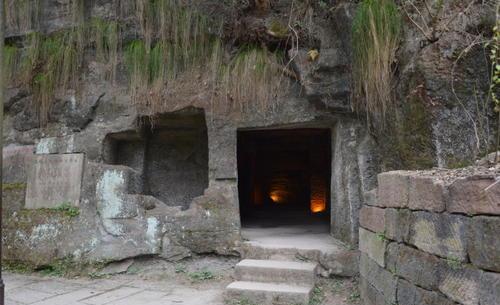 四川一座古镇走红,藏有上千座古墓,被誉为"地下小故宫"