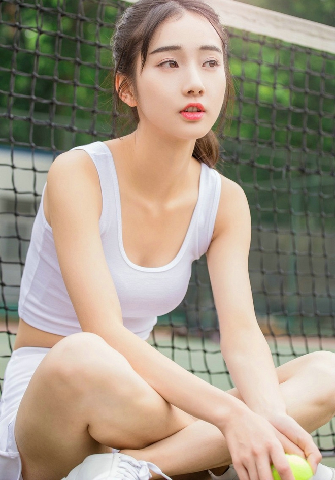 川大校花魏冬瑞校园网球场迷人阳光俏皮写真