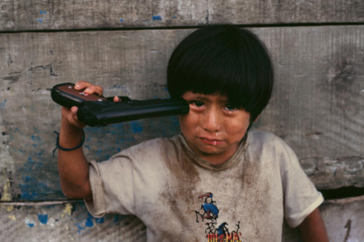 高清镜头下的战争照片 第七张让人心碎|战争|男孩|废墟_新浪新闻