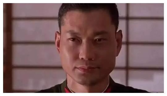 李连杰和吴京打不过的周比利,对打洪金宝不顾忌,碰到老婆就乖了