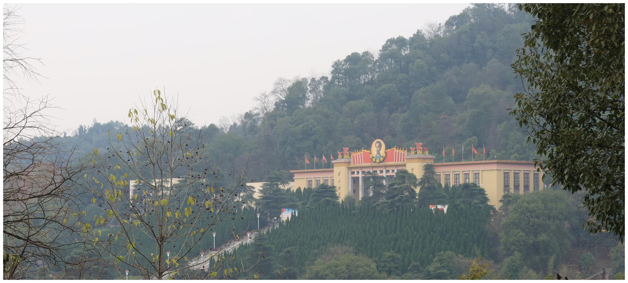 安源镇不大,但是历史古迹很多,但都是围绕着安源煤矿开展而来.