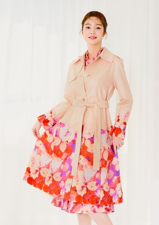 韩国女艺人韩第一拍服装品牌宣传照