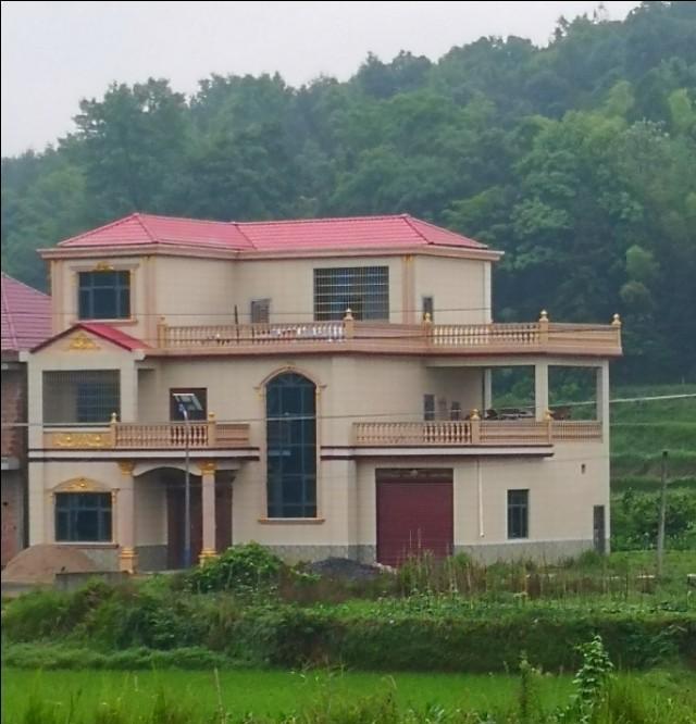 农村自建别墅的坡屋顶根据结构材料的不同,分为三种结构方式,1,传统的
