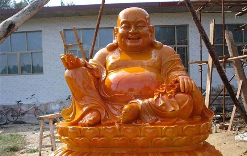 男子因长相似弥勒佛走红被富婆看中带回家供养现状如何