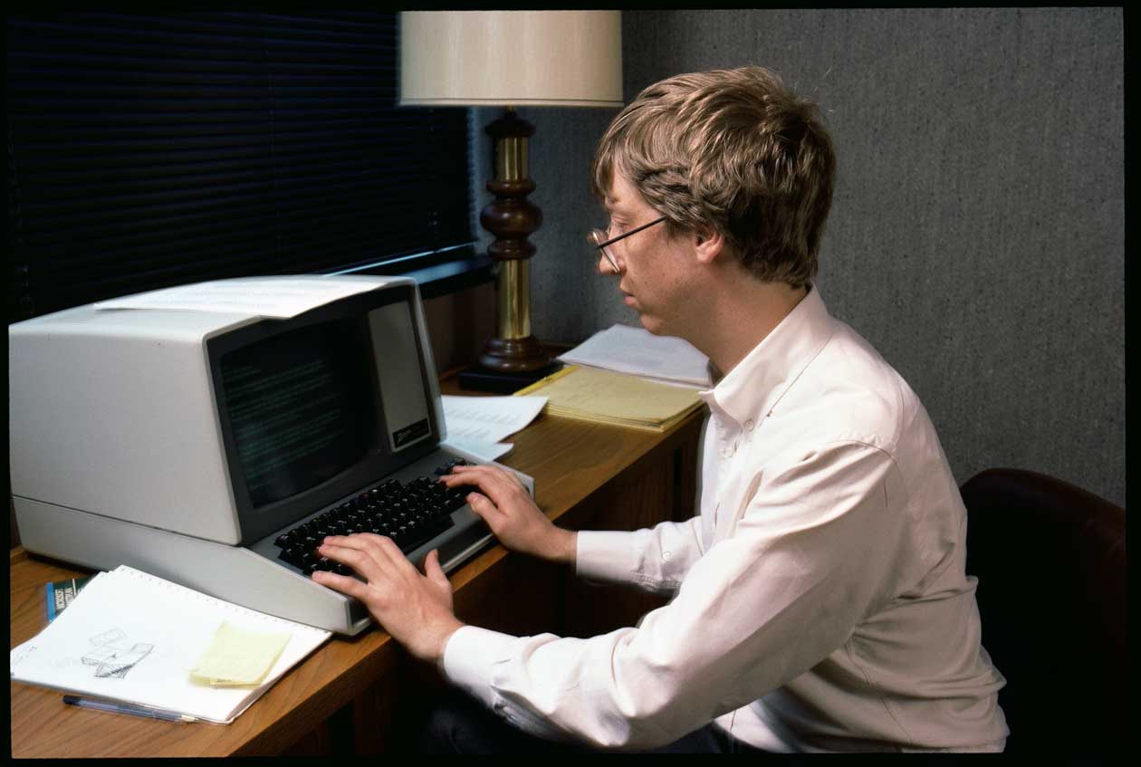 1984年的比尔·盖茨，罕见创业老照片，那一年他还不到30岁__财经头条