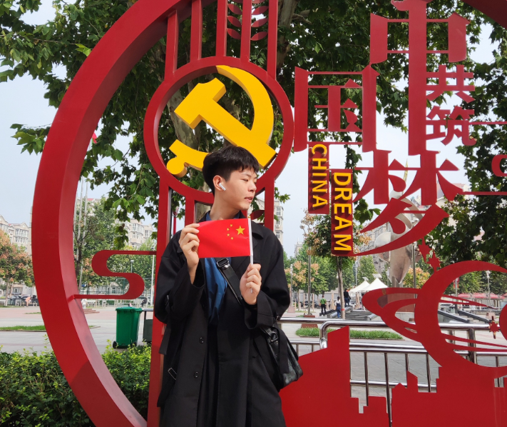 众多网友送别刘学州,三亚海边布满鲜花,舅妈已赶过来处理后事休闲区蓝鸢梦想 - Www.slyday.coM 众多网友送别刘学州,三亚海边布满鲜花,舅妈已赶过来处理后事休闲区蓝鸢梦想 - Www.slyday.coM