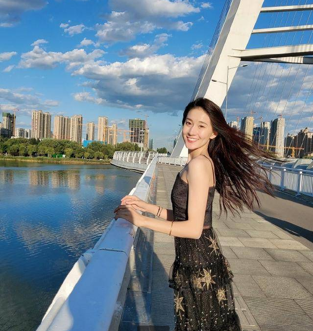 张豆豆和孙杨传绯闻靠挺胸照走红被海归帅哥示爱感动流涕