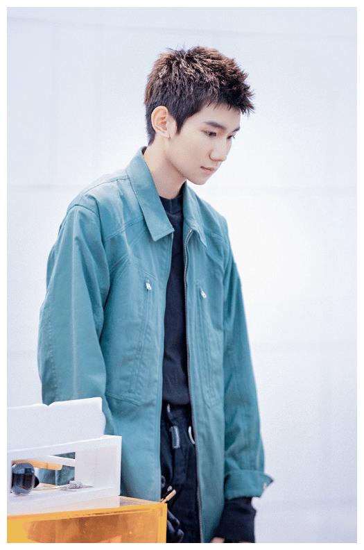 19岁王源终于长开!掀起刘海释放颜值,这状态不输易烊千玺