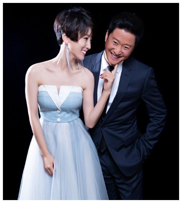 难怪吴京不愿意晒老婆照片,当谢楠长发照流出时,要我我也藏起来