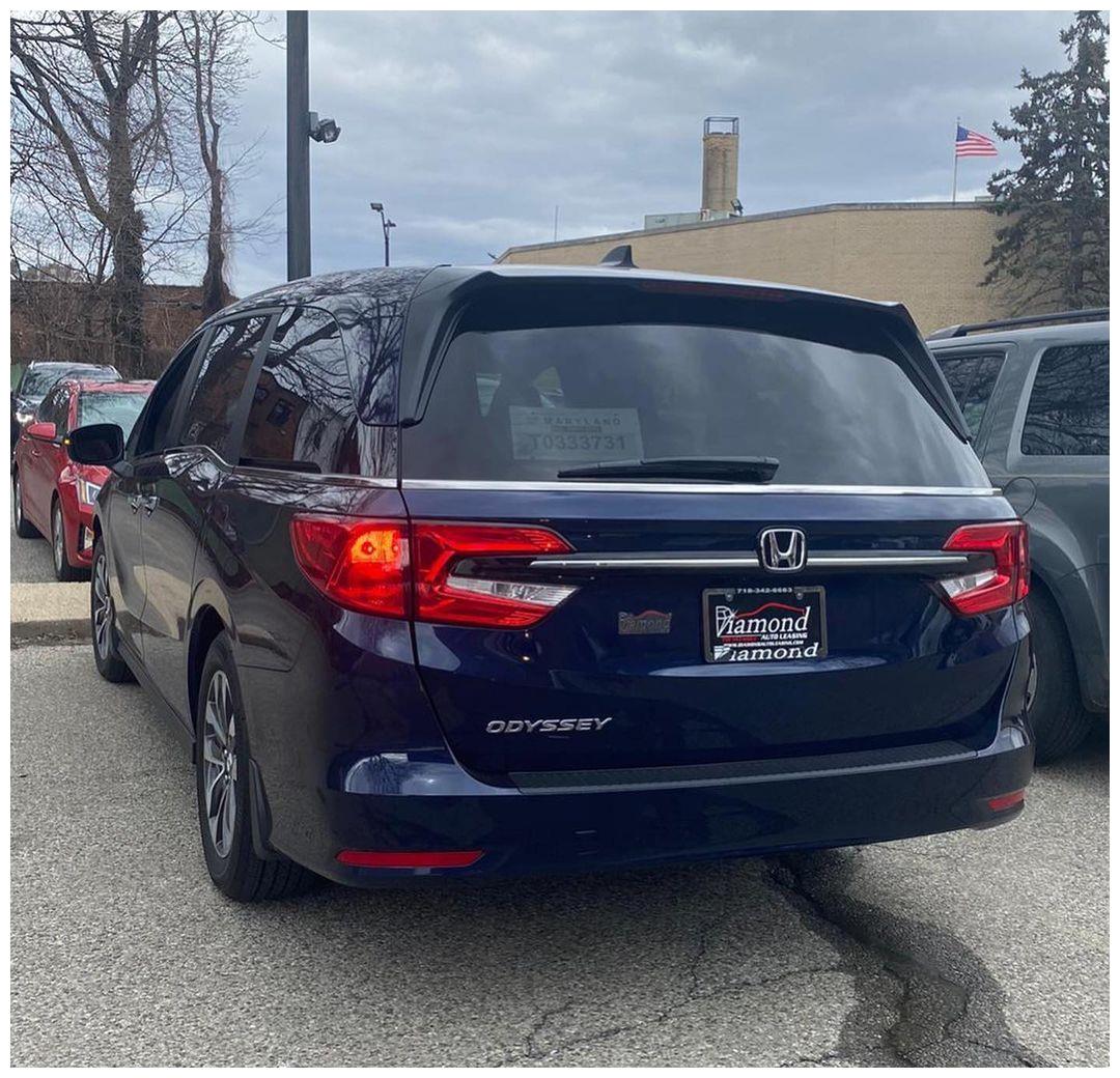 新款本田奥德赛美版海外实车街拍,外观小改,质感更强!__财经头条