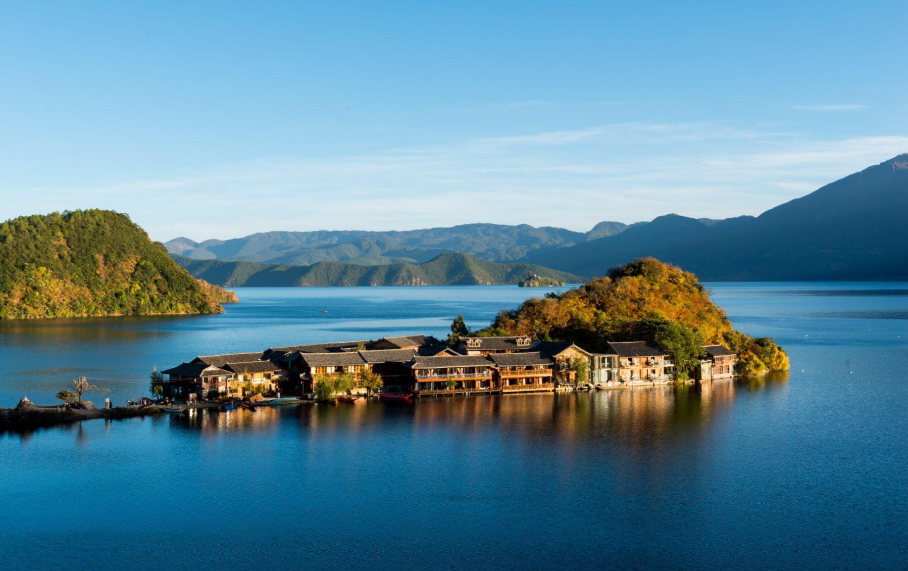 泸沽湖:位于四川云南交界处,风景秀丽媲美千岛湖
