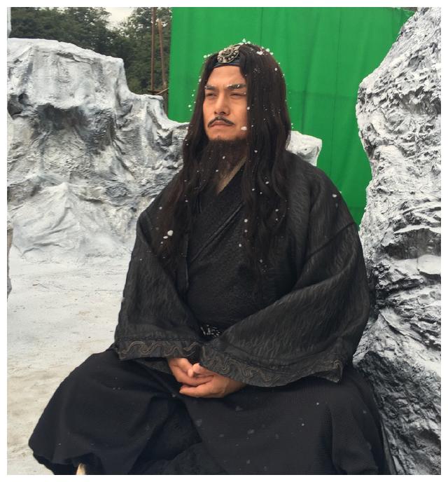 还记得《西游记后传》的无天吗?今49岁乡下种地,两鬓斑白贼乐观