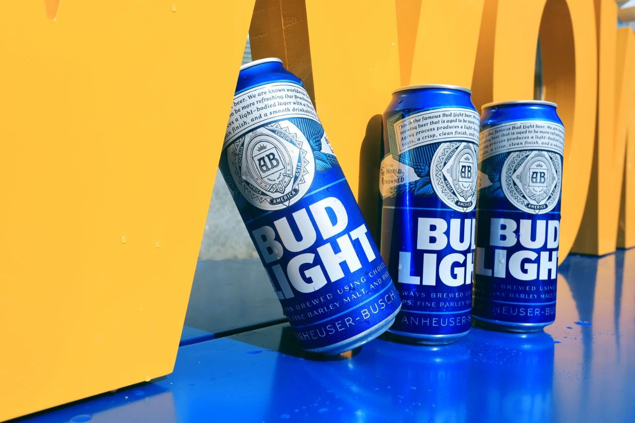 bud light百威昕蓝与美宜佳联袂上新
