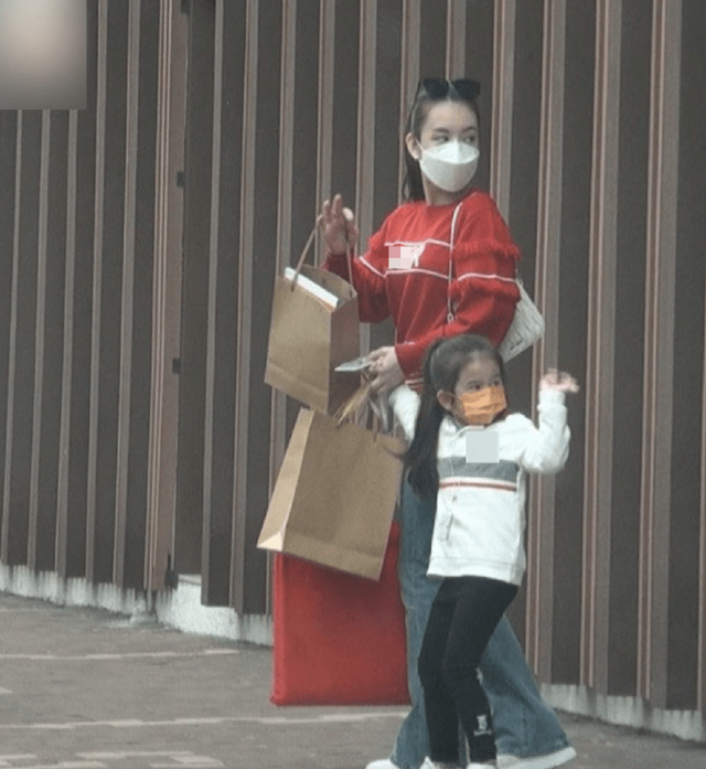 方媛带娃外出采购！4岁女儿个头高挑好可爱，郭富城疑似当街发飙休闲区蓝鸢梦想 - Www.slyday.coM