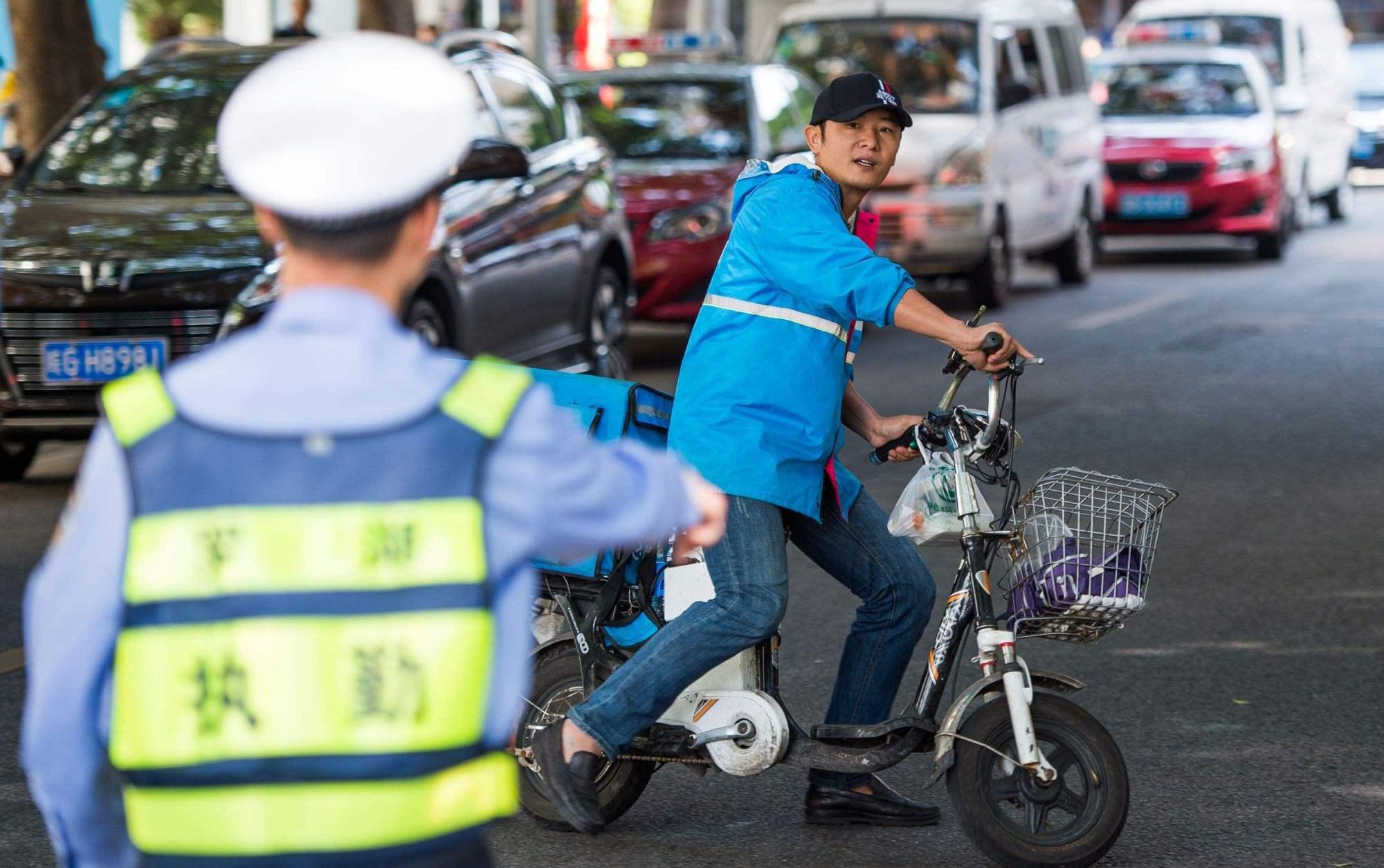 为期3个月，郑州交警严查骑电动车不戴头盔、开车坐车不系安全带-中华网河南
