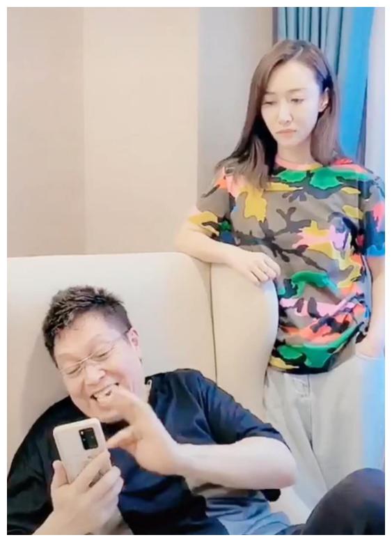 王为念三婚老婆曝光,年轻漂亮,家暴老公__财经头条