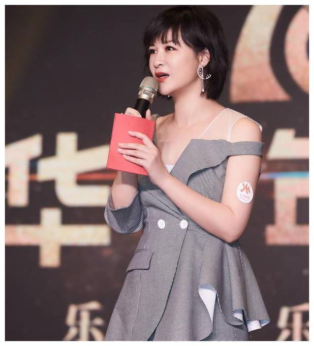 38岁的乐华娱乐的创始人杜华,一人带俩娃,她的老公又是谁呢?