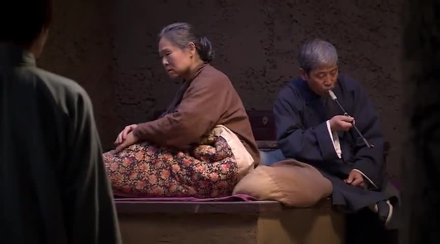 铁梨花:农村小伙为娶貌美新娘,直接跪了一宿,没想到开口一头牛