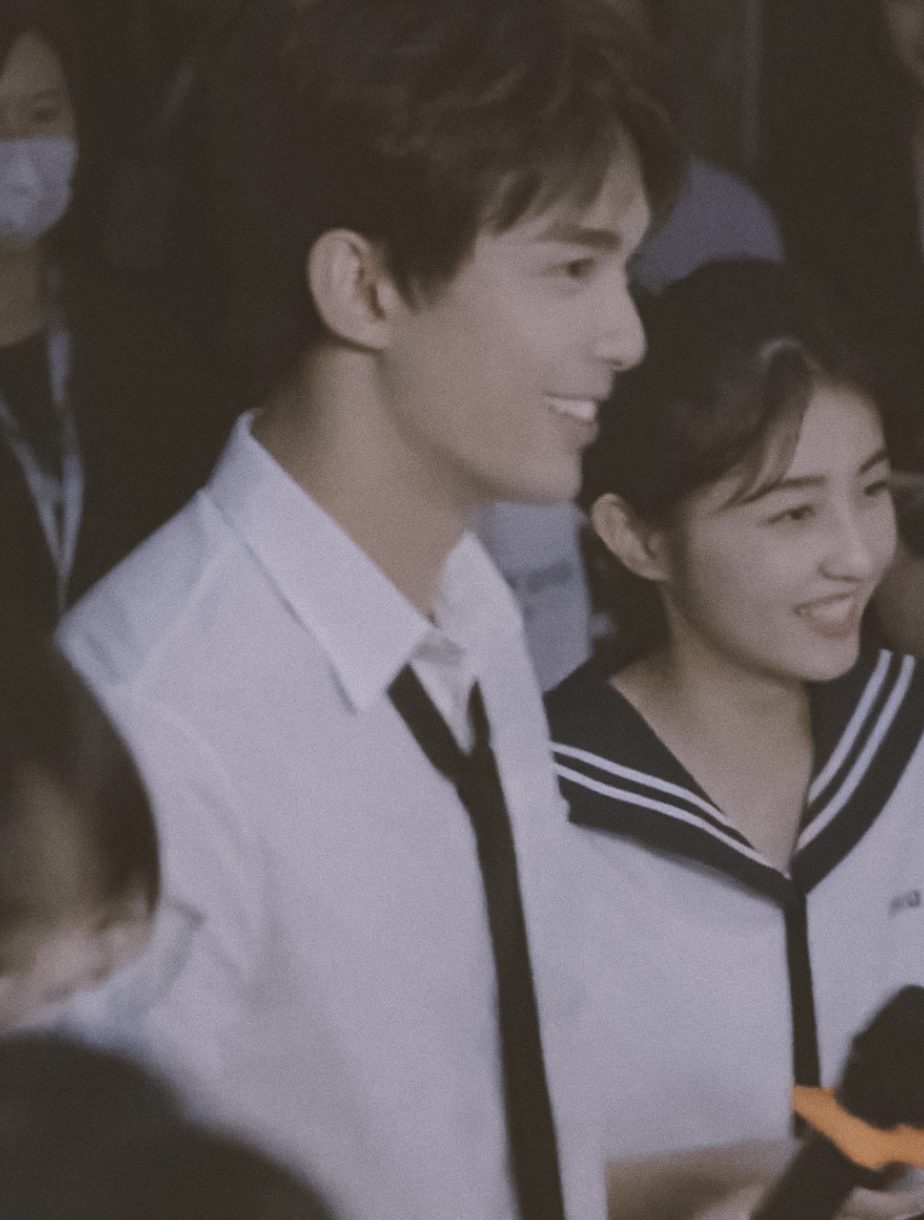 兄妹爱情嗑晕了张子枫吹吴磊耳朵这宠溺的笑甜s人啦