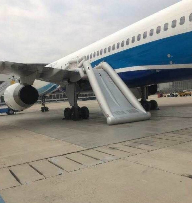 女子第一次坐飞机 兴奋得到处摸来摸去 嘭的一声20万没了休闲区蓝鸢梦想 - Www.slyday.coM 女子第一次坐飞机 兴奋得到处摸来摸去 嘭的一声20万没了休闲区蓝鸢梦想 - Www.slyday.coM