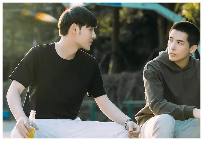 百年之好一言为定描绘青春成长展现从校服到婚纱的爱