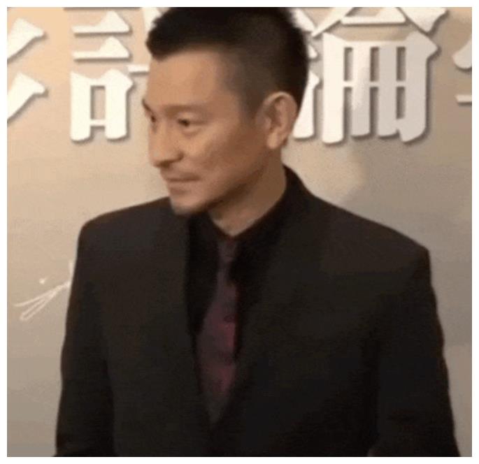 刘德华最新造型曝光 剃寸头留胡须 天王是向年纪低头了么？__财经头条