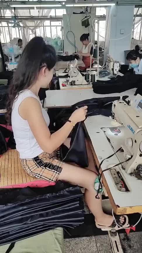 工厂里最美的小姐姐看她工作的样子太漂亮了