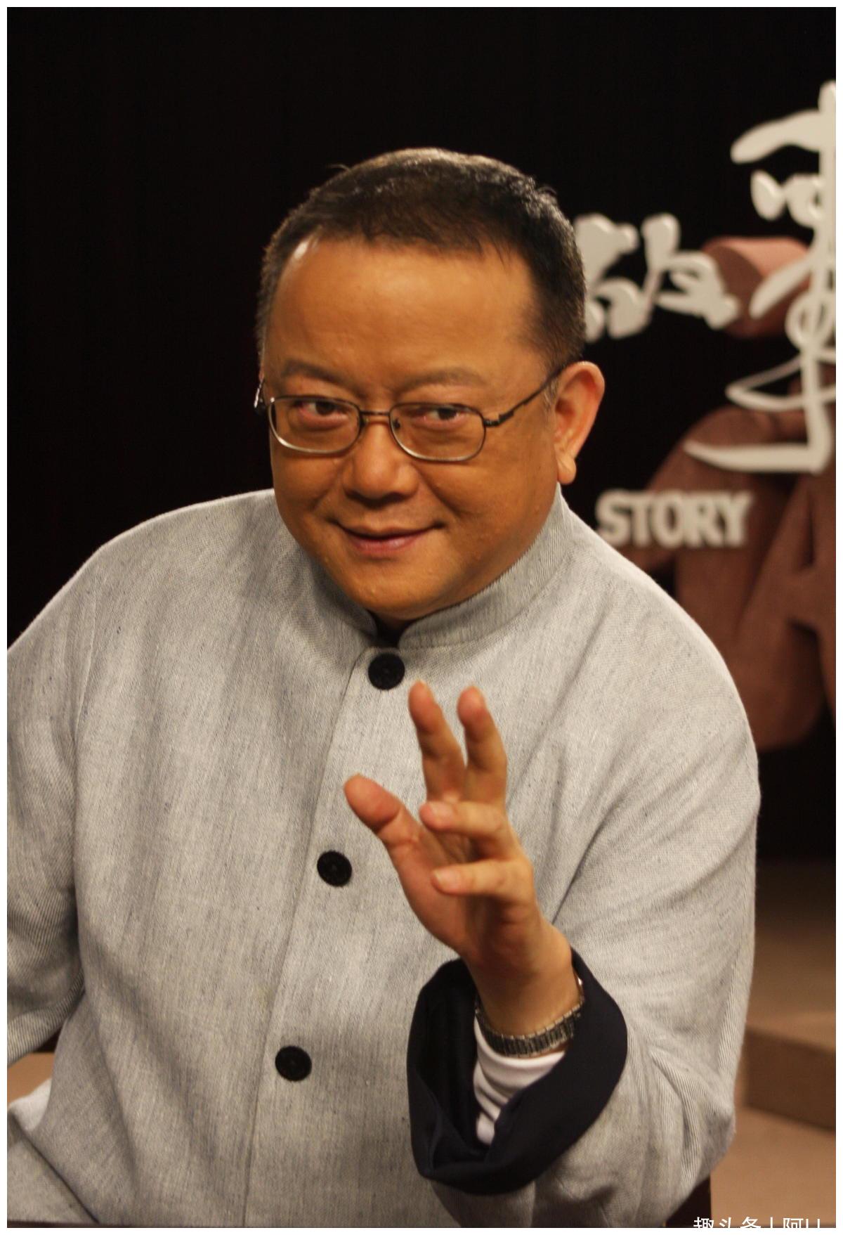 王刚72岁仍为生计奔忙,养小60岁的儿子,娇妻每月开支超百万
